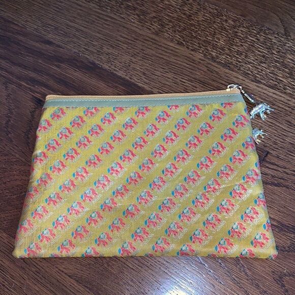 Gold 3 zipper bag made in Thailand - Picture 2 of 7